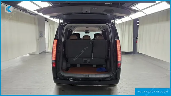 HYUNDAI STARIA 4WD LOUNGE 7-SEATER