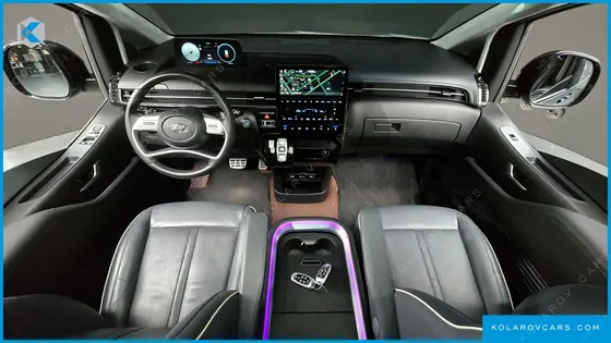 HYUNDAI STARIA 4WD LOUNGE 7-SEATER