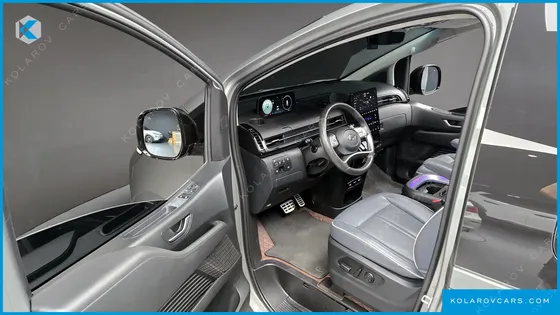 HYUNDAI STARIA 4WD LOUNGE 7-SEATER