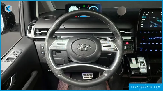 HYUNDAI STARIA 4WD LOUNGE 7-SEATER