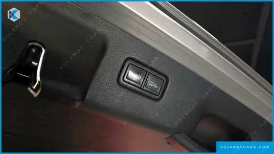 HYUNDAI STARIA 4WD LOUNGE 7-SEATER