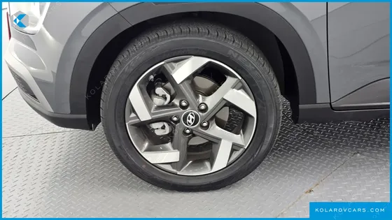 HYUNDAI VENUE 1,6 PREMIUM