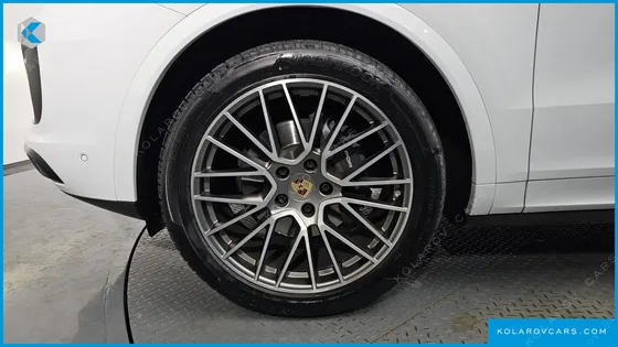 PORSCHE CAYENNE 3.0 PLATINUM EDITION