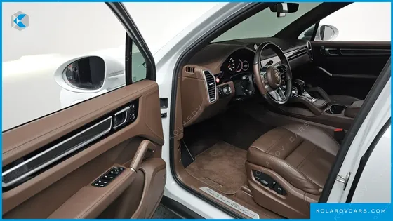 PORSCHE CAYENNE 3.0 PLATINUM EDITION