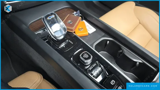 VOLVO XC60 B6 INSCIRTION