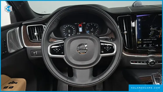 VOLVO XC60 B6 INSCIRTION
