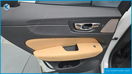 VOLVO XC60 B6 INSCIRTION