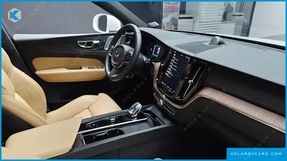 VOLVO XC60 B5 ULTRA BRIGHT