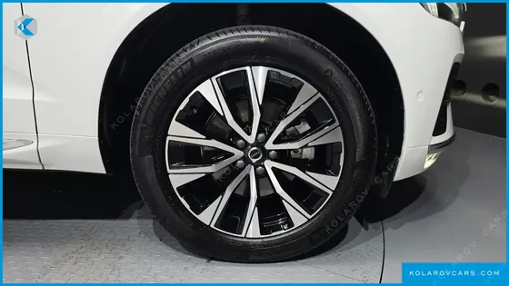 VOLVO XC60 B5 ULTRA BRIGHT