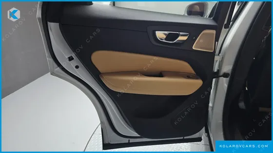 VOLVO XC60 B5 ULTRA BRIGHT