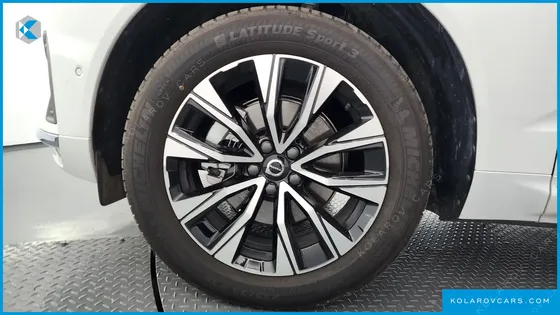VOLVO XC60 B5 ULTIMATE BRIGHT