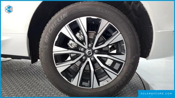 VOLVO XC60 B5 ULTIMATE BRIGHT