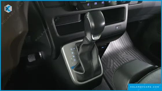 HYUNDAI STARIA TOURER 11-SEATER