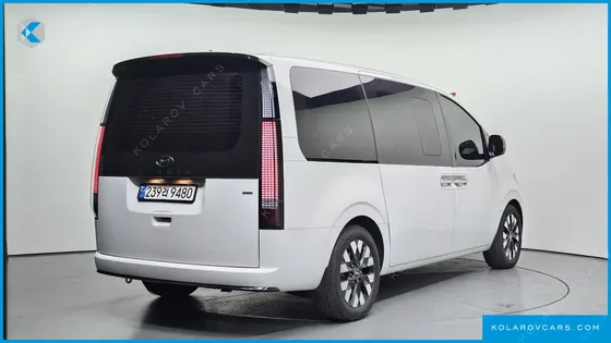 HYUNDAI STARIA 4WD LOUNGE 9-SEATER