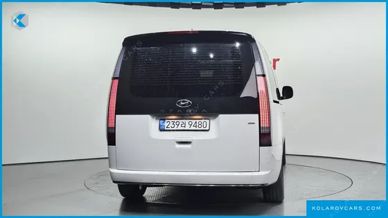HYUNDAI STARIA 4WD LOUNGE 9-SEATER