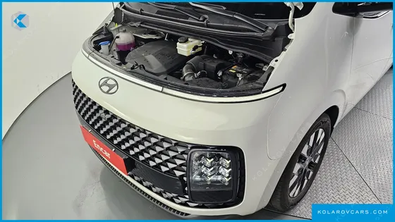 HYUNDAI STARIA 4WD LOUNGE 9-SEATER
