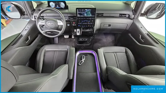HYUNDAI STARIA 4WD LOUNGE 9-SEATER
