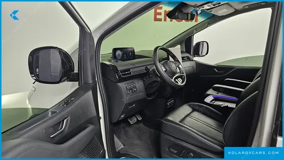 HYUNDAI STARIA 4WD LOUNGE 9-SEATER