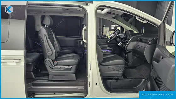 HYUNDAI STARIA 4WD LOUNGE 9-SEATER