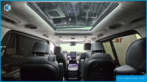 HYUNDAI STARIA 4WD LOUNGE 9-SEATER