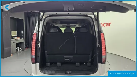 HYUNDAI STARIA 4WD LOUNGE 9-SEATER