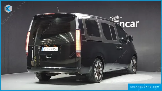 HYUNDAI STARIA LOUNGE 9-SEATER