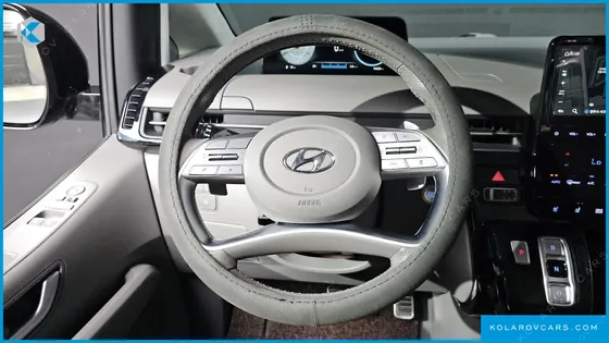 HYUNDAI STARIA LOUNGE 9-SEATER
