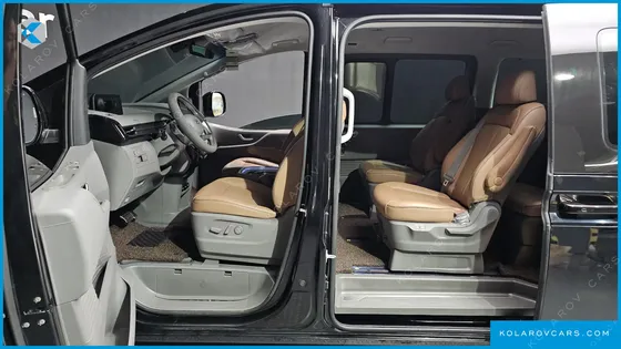 HYUNDAI STARIA LOUNGE 9-SEATER