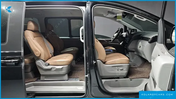 HYUNDAI STARIA LOUNGE 9-SEATER