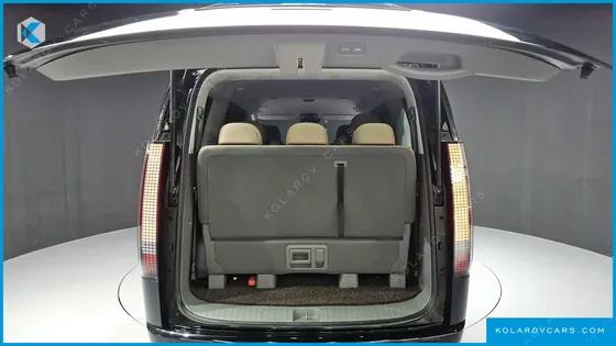 HYUNDAI STARIA LOUNGE 9-SEATER