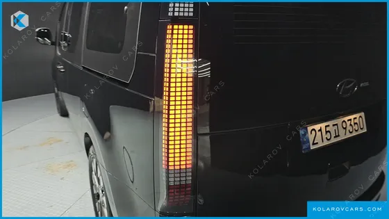 HYUNDAI STARIA LOUNGE 9-SEATER