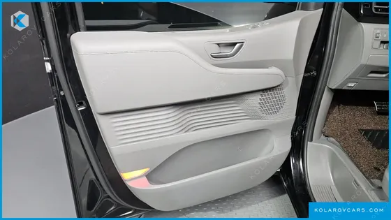 HYUNDAI STARIA LOUNGE 9-SEATER
