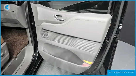 HYUNDAI STARIA LOUNGE 9-SEATER