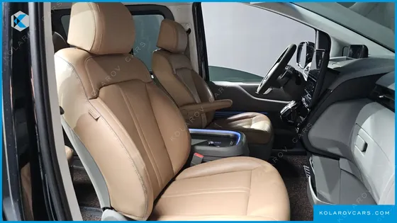 HYUNDAI STARIA LOUNGE 9-SEATER