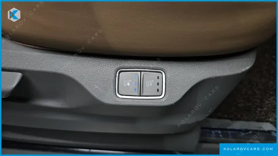 HYUNDAI STARIA LOUNGE 9-SEATER