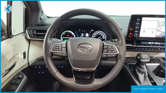 TOYOTA SIENNA 2.5 HYBRID AWD