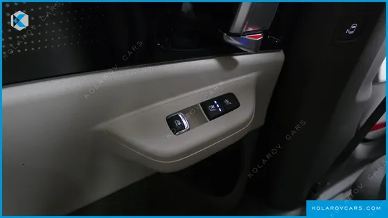 KIA CARNIVAL GASOLINE 9 SEATER X LINE