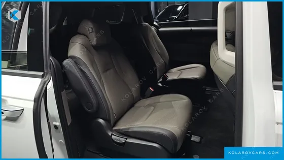 KIA CARNIVAL GASOLINE 9-SEATER SIGNATURE