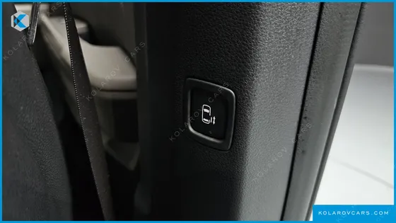 KIA CARNIVAL GASOLINE 9-SEATER SIGNATURE