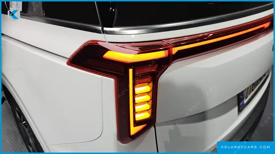 KIA CARNIVAL GASOLINE 9-SEATER SIGNATURE