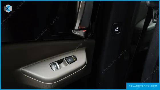 KIA CARNIVAL GASOLINE 9-SEATER SIGNATURE