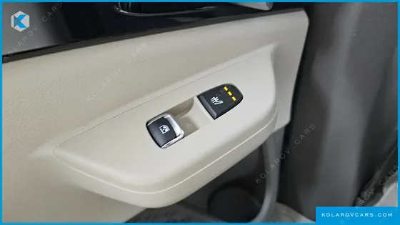 KIA CARNIVAL GASOLINE 9-SEATER SIGNATURE