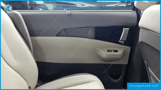KIA CARNIVAL GASOLINE 9-SEATER SIGNATURE