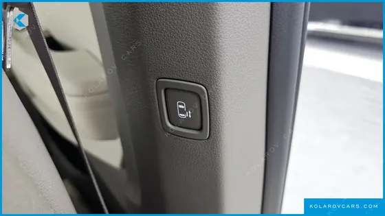 KIA CARNIVAL GASOLINE 9-SEATER SIGNATURE