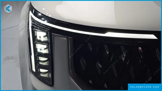 KIA CARNIVAL GASOLINE 9-SEATER SIGNATURE