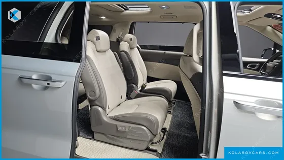 KIA CARNIVAL GASOLINE 9-SEATER SIGNATURE
