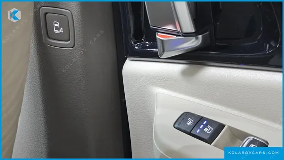 KIA CARNIVAL GASOLINE 9-SEATER SIGNATURE