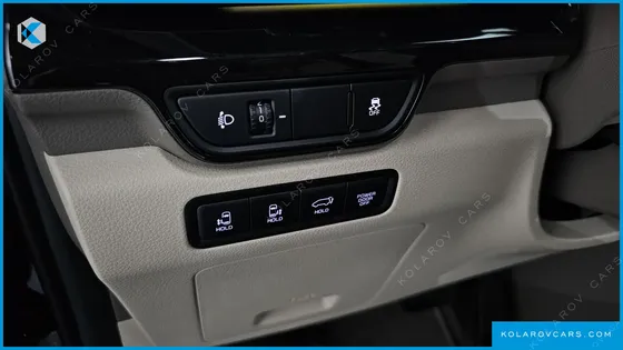 KIA CARNIVAL 7-SEATER SIGNATURE