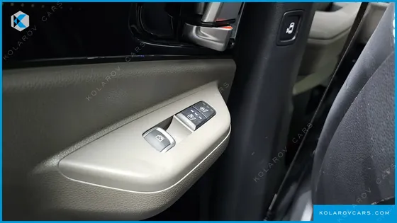 KIA CARNIVAL 9-SEATER SIGNATURE