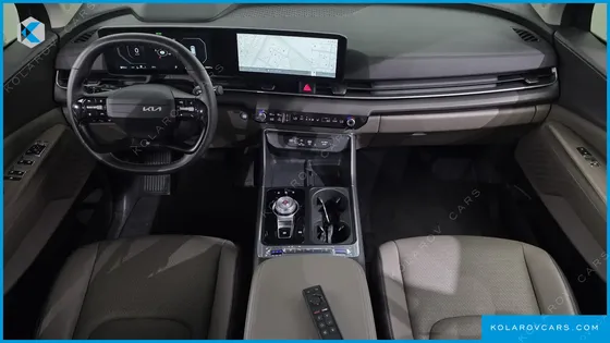 KIA CARNIVAL GASOLINE 7-SEATER NOBLESSE